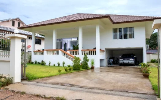 Tropical 3 Bed Family Home Near Laem Sor Beach
